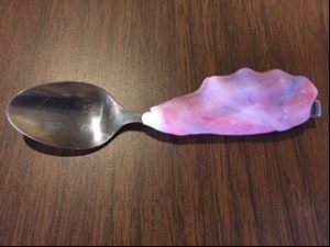 This is a picture of the final product: a spoon with a colored Instamorph grip